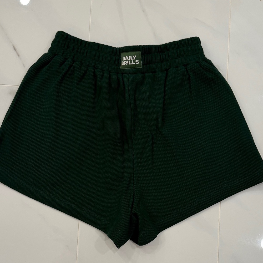 NWT Daily Drills Dark Green Athletic Shorts XS/S Thermal Ski & Surf Collection